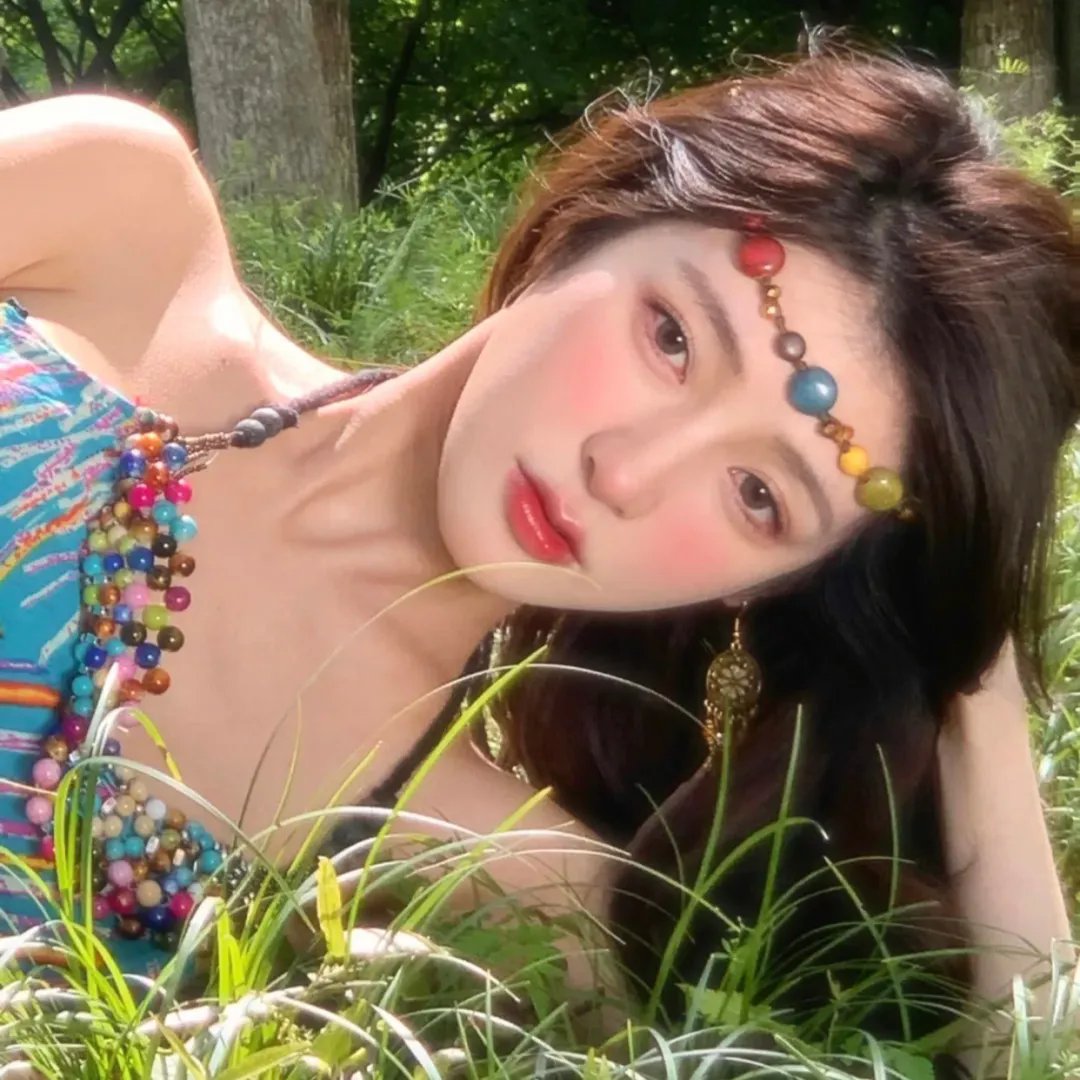 照片的她